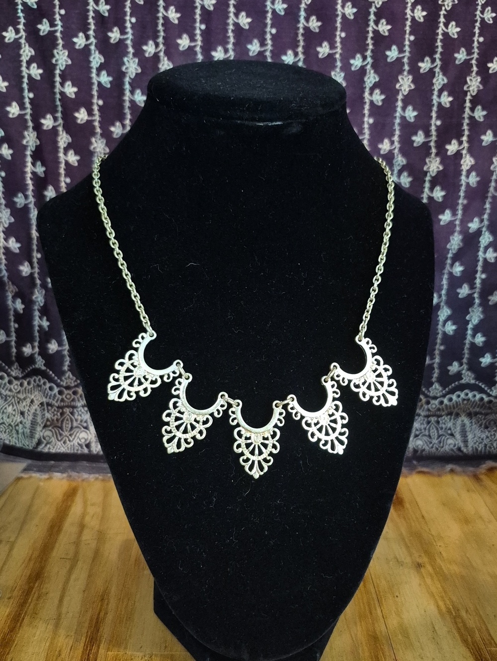 Elegant Gold-Tone Filigree Fan Pendant Necklace